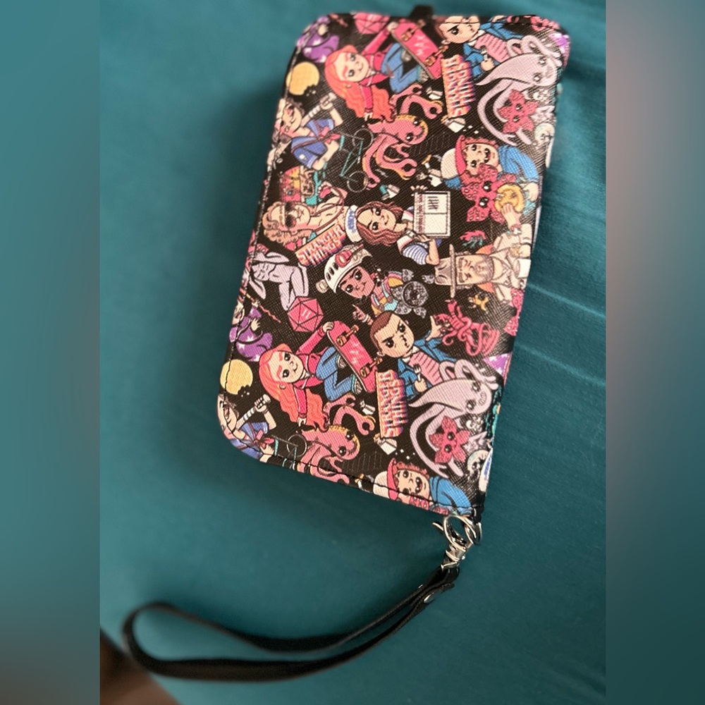 Wallet/wristlet - Picture 2 of 3